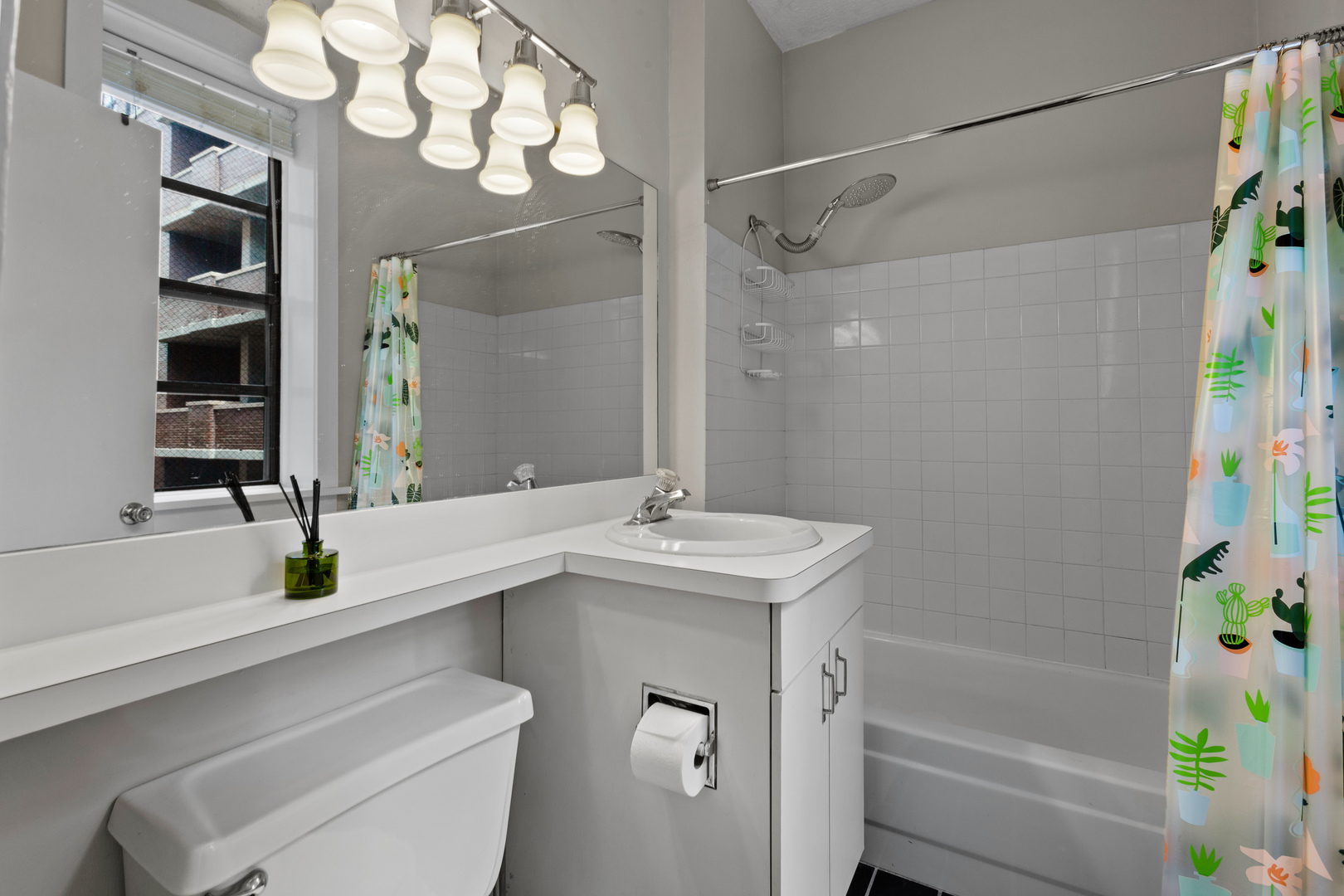 725 West Sheridan Road, Unit 506 Chicago, IL 60613 - Photo 8 of 14 a bathroom with a sink and a mirror with bathtub