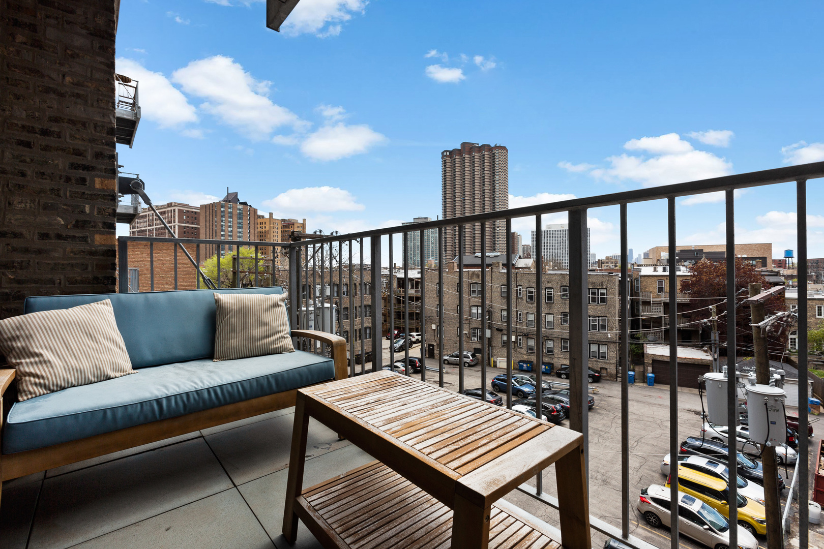 725 West Sheridan Road, Unit 506 Chicago, IL 60613 - Photo 10 of 14 a balcony with furniture