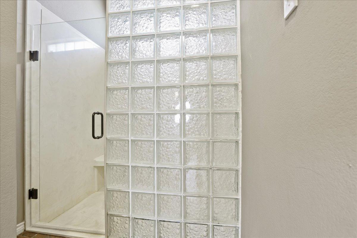 6304 County Road 7475 Lubbock, TX 79424 - Photo 19 of 28 a bathroom with a shower