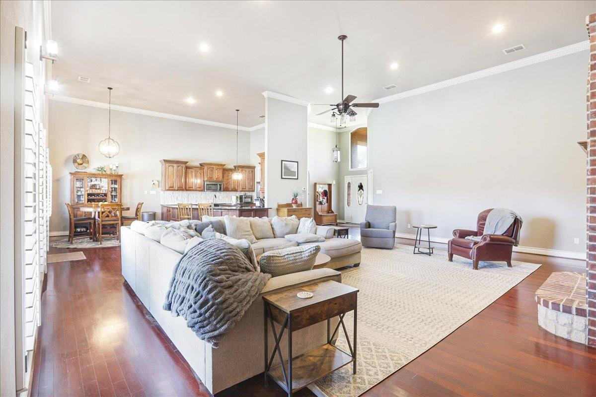 6304 County Road 7475 Lubbock, TX 79424 - Photo 7 of 28 a living room with furniture kitchen view and a wooden floor