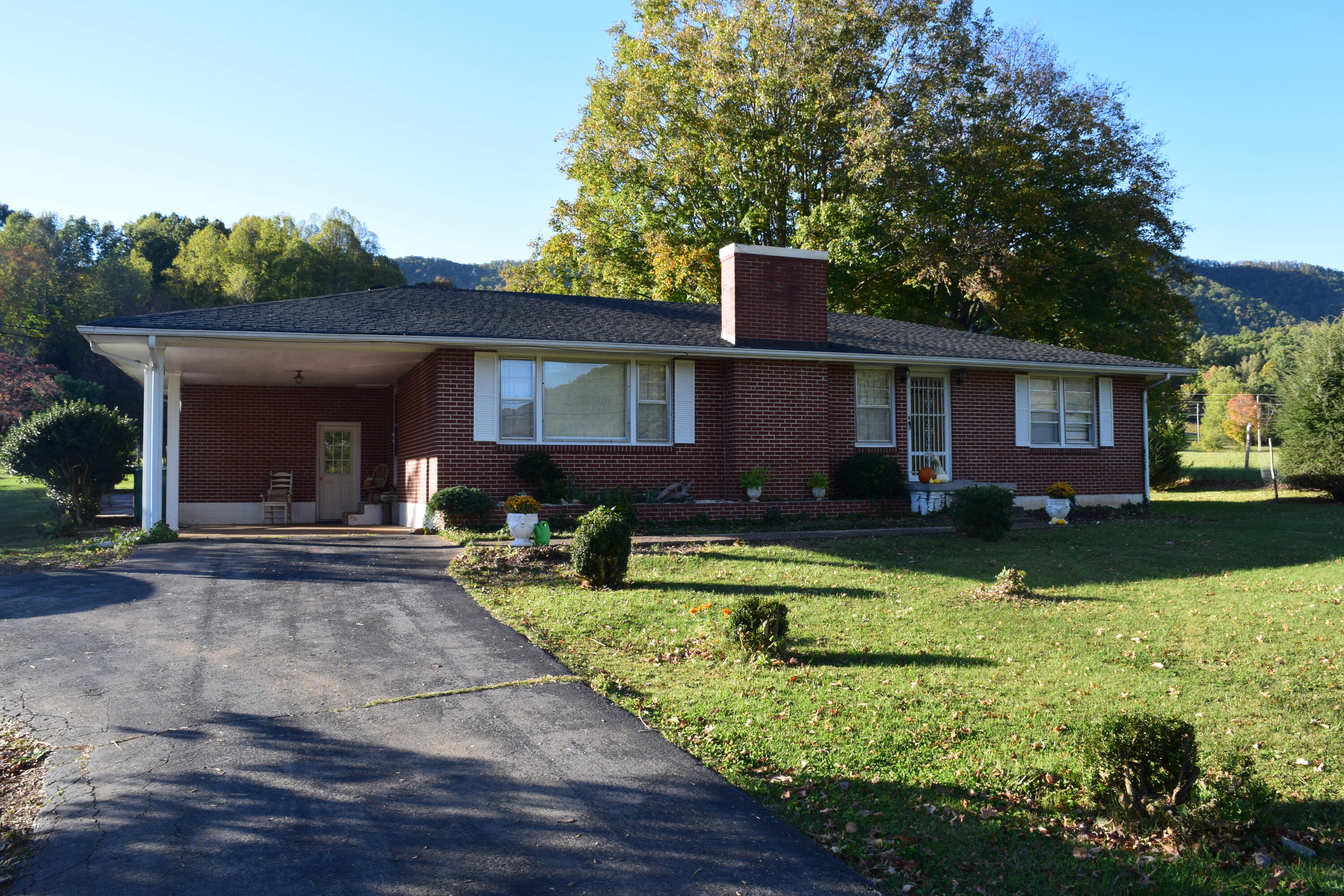 976 Rittertown Road Hampton, TN 37658 - Photo 1 of 17 DSC_0395