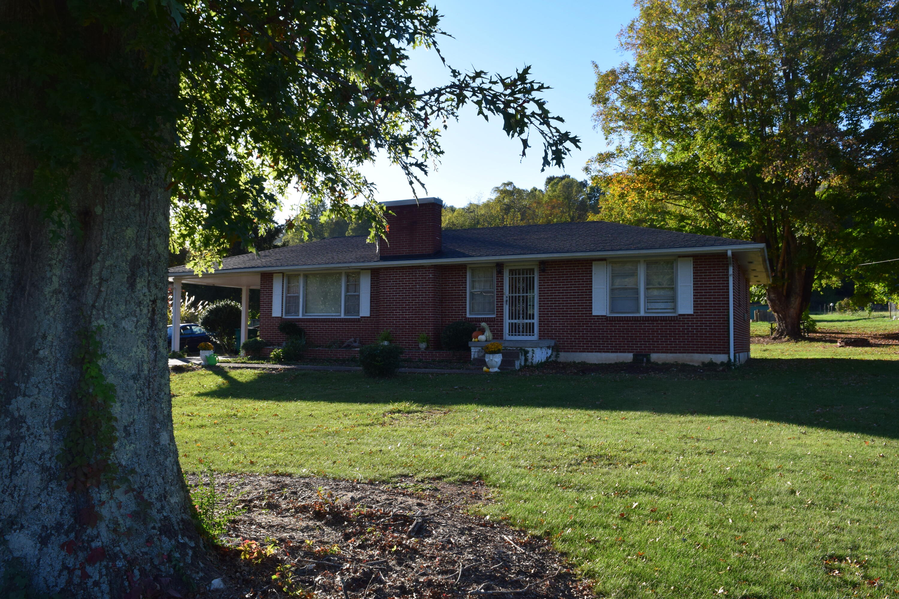 976 Rittertown Road Hampton, TN 37658 - Photo 5 of 17 DSC_0396
