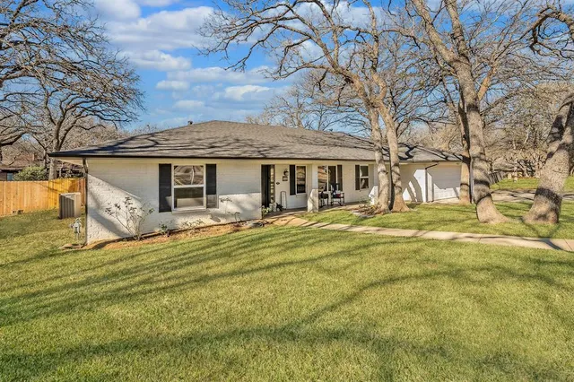 $475,000 | 1011 Tanglewood Lane, Arlington, TX 76012