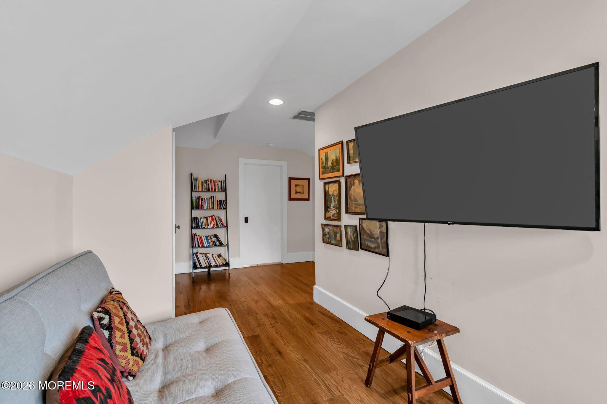 513 Morris Avenue Spring Lake, NJ 07762 - Photo 26 of 38 513 Morris 3rd floor sitting room 2