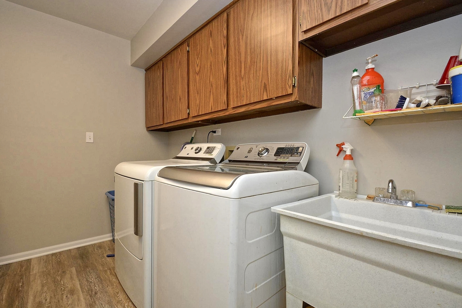 6138 Birmingham Street Chicago Ridge, IL 60415 - Photo 13 of 26 a utility room with dryer and washer