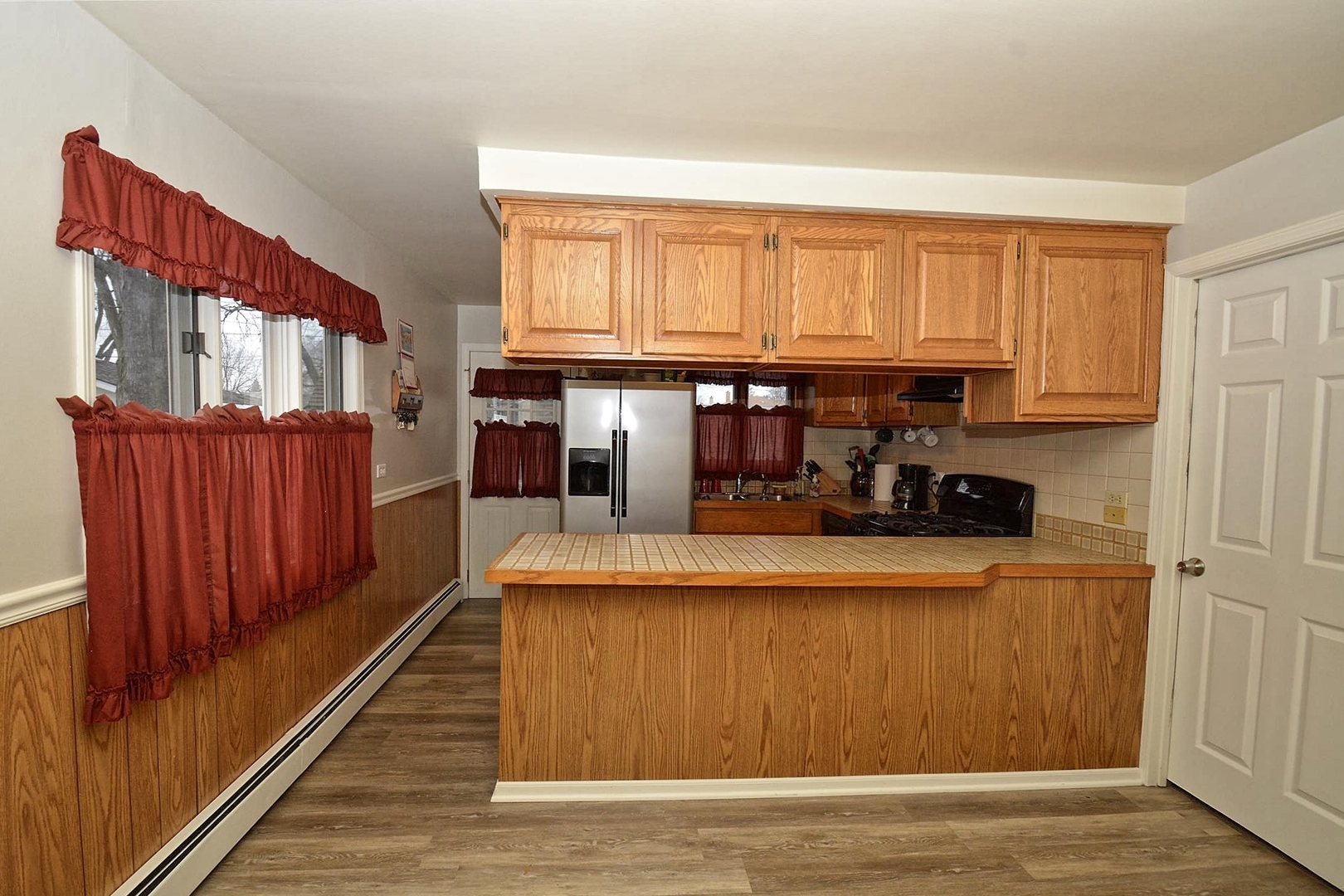 6138 Birmingham Street Chicago Ridge, IL 60415 - Photo 6 of 26 a view of kitchen with furniture and wooden floor