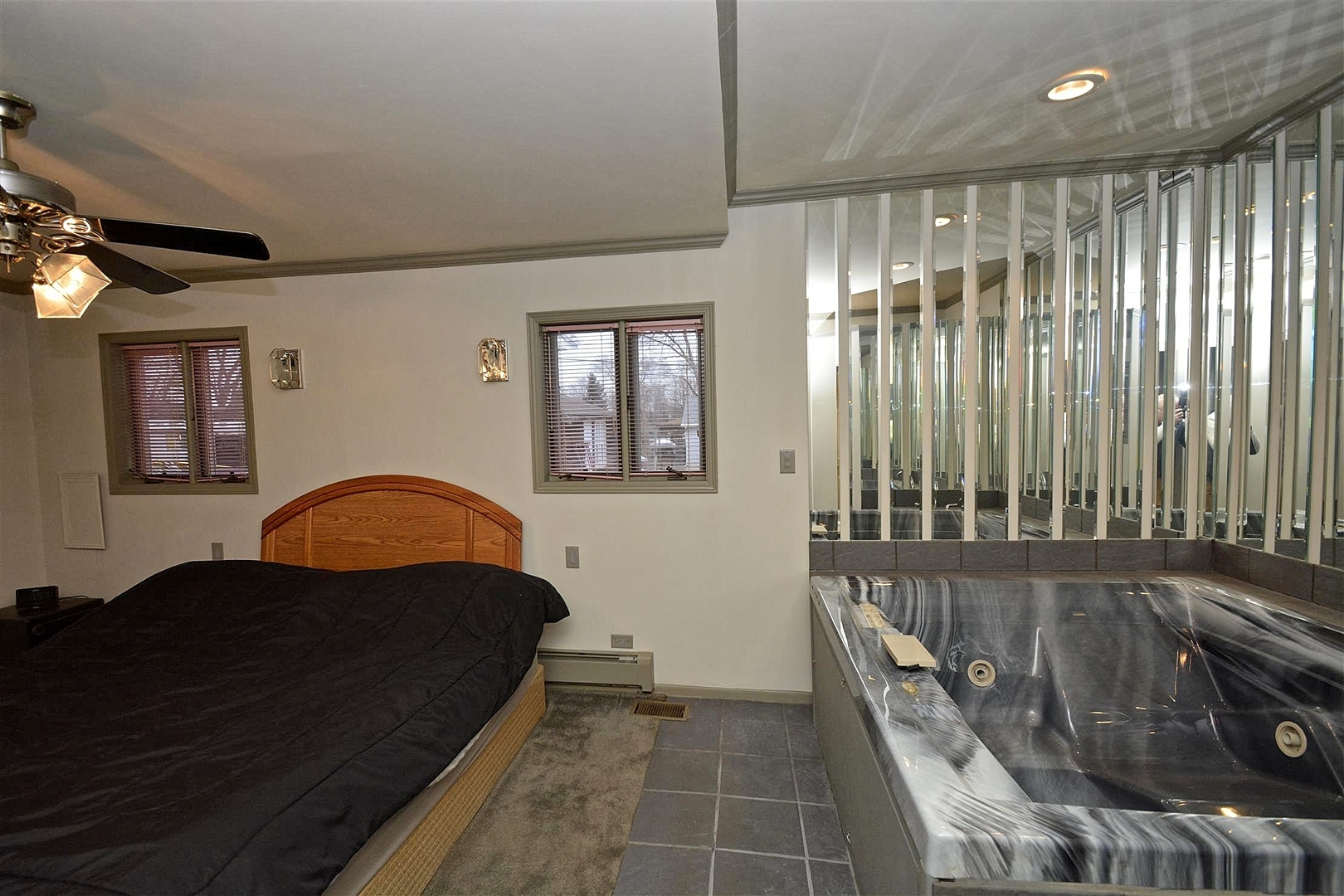 6138 Birmingham Street Chicago Ridge, IL 60415 - Photo 10 of 26 a view of a balcony