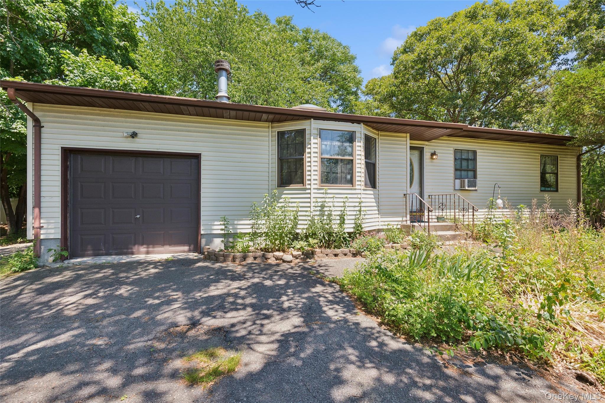 111 South Coleman Road Centereach, NY 11720 - Photo 26 of 33