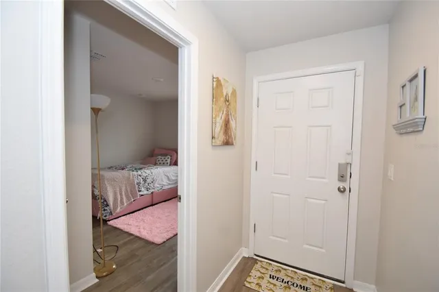 a view of livingroom with furniture