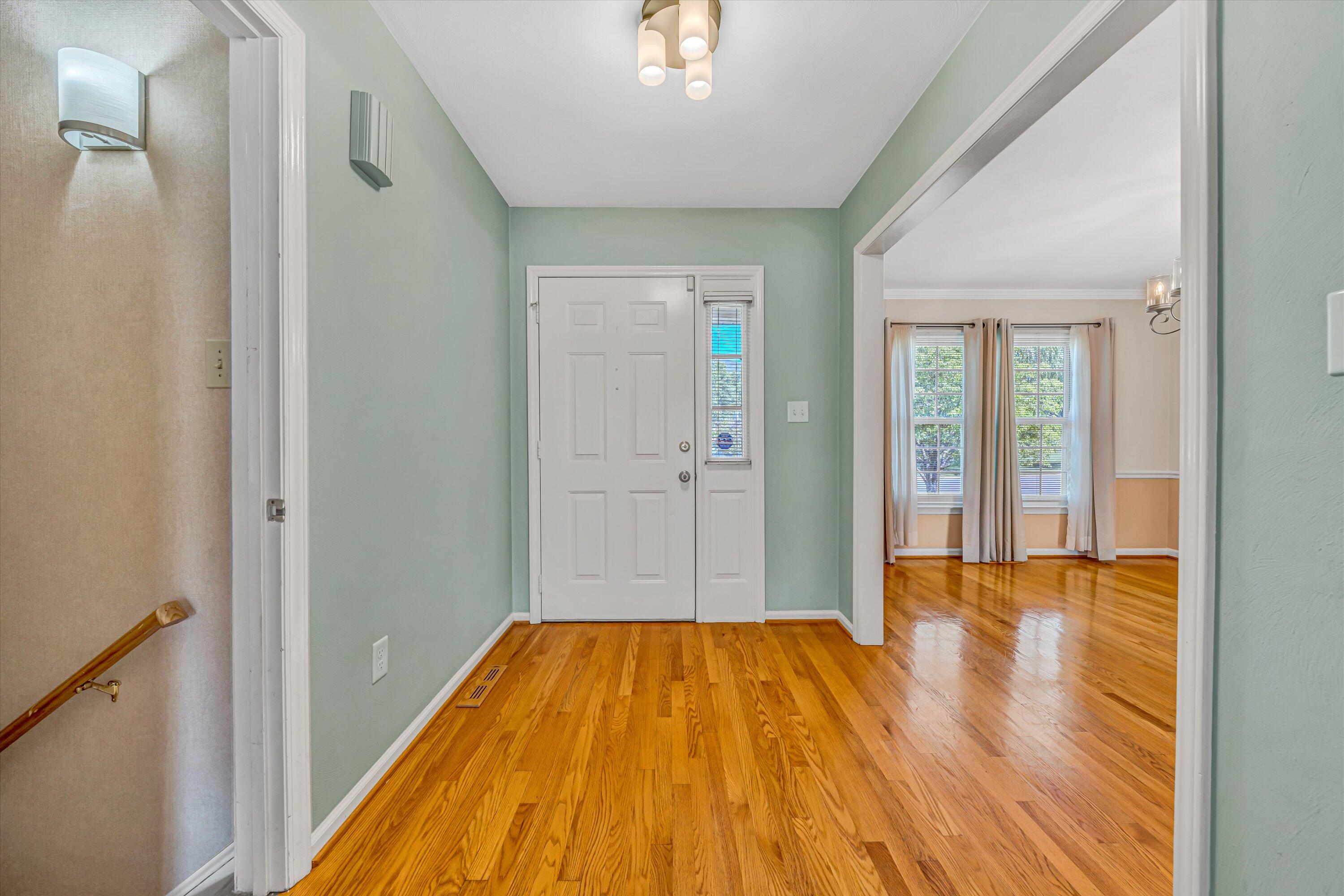 5508 Rome Drive Roanoke, VA 24019 - Photo 4 of 41 04-DSC00001