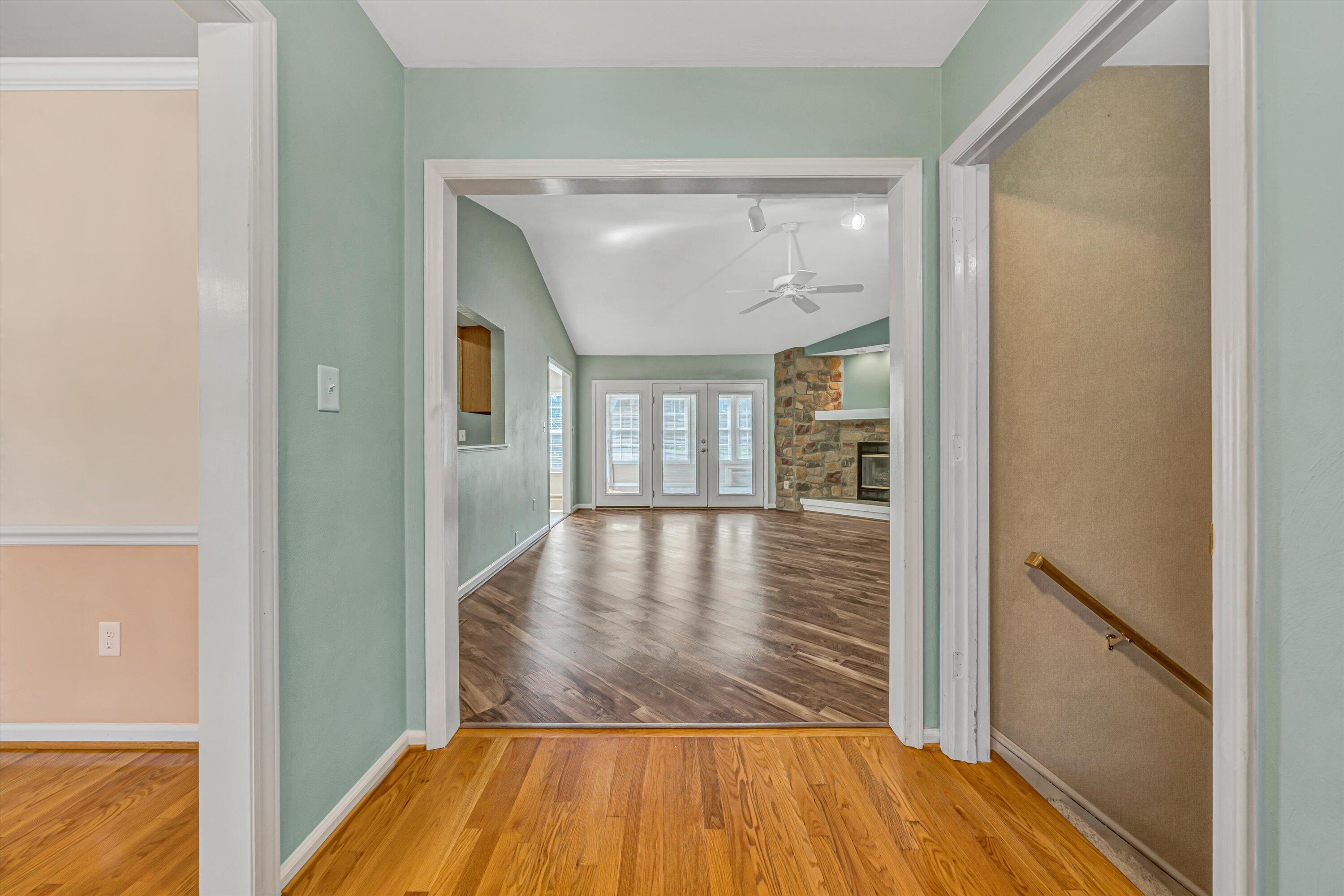 5508 Rome Drive Roanoke, VA 24019 - Photo 5 of 41 05-DSC00004