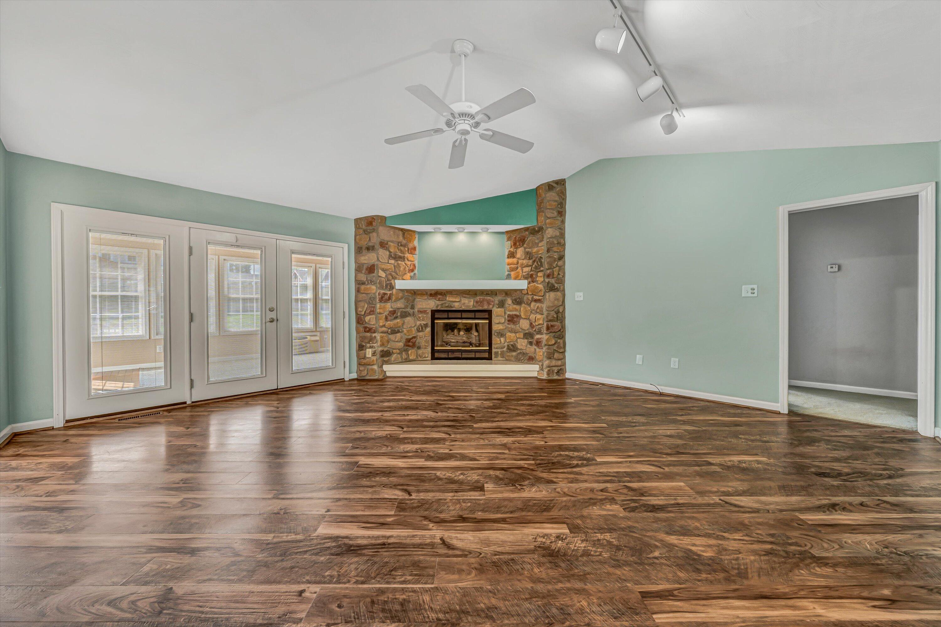 5508 Rome Drive Roanoke, VA 24019 - Photo 6 of 41 06-DSC00007