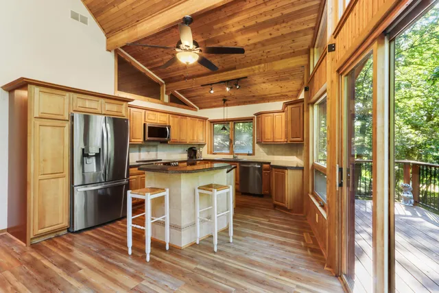 $1,400,000 | 450 North Lower Gardens Road, Fontana, WI 53125