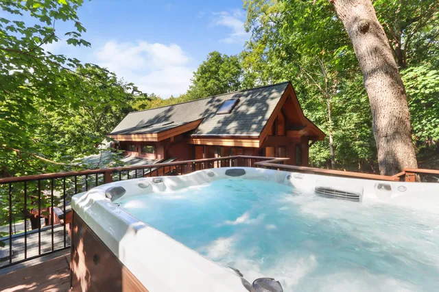 $1,400,000 | 450 North Lower Gardens Road, Fontana, WI 53125