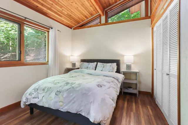 $1,400,000 | 450 North Lower Gardens Road, Fontana, WI 53125