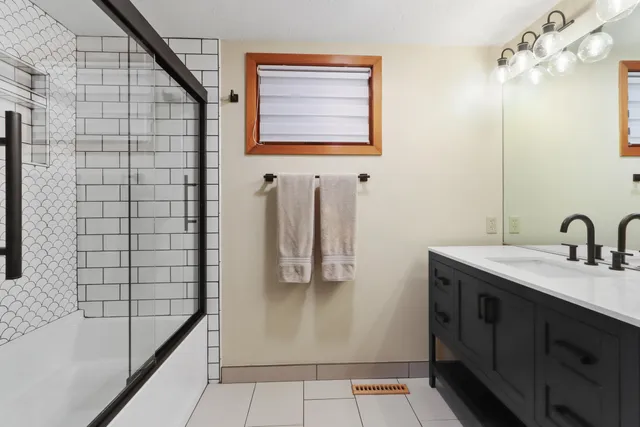 $1,400,000 | 450 North Lower Gardens Road, Fontana, WI 53125