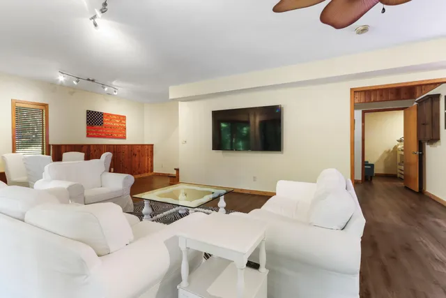 $1,400,000 | 450 North Lower Gardens Road, Fontana, WI 53125