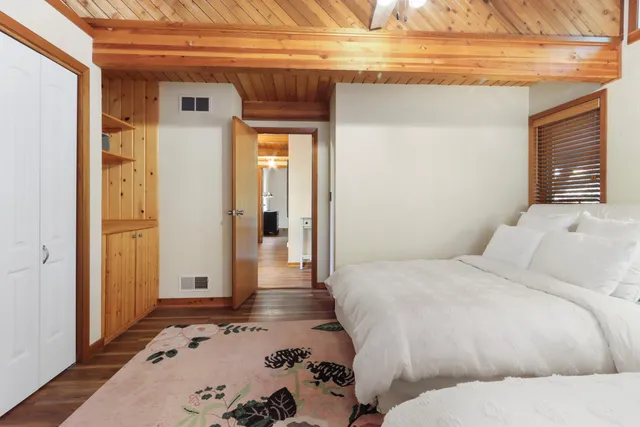 $1,400,000 | 450 North Lower Gardens Road, Fontana, WI 53125