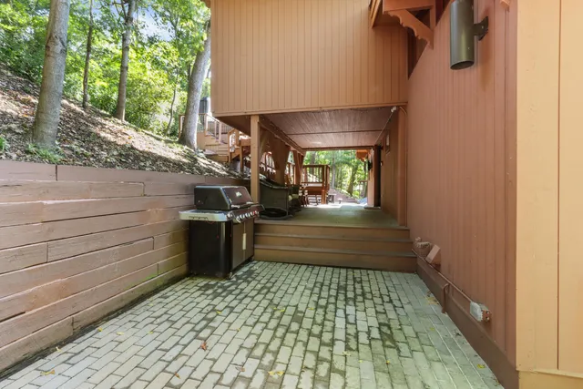 $1,400,000 | 450 North Lower Gardens Road, Fontana, WI 53125