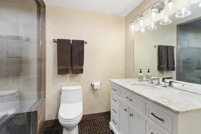 $1,400,000 | 450 North Lower Gardens Road, Fontana, WI 53125