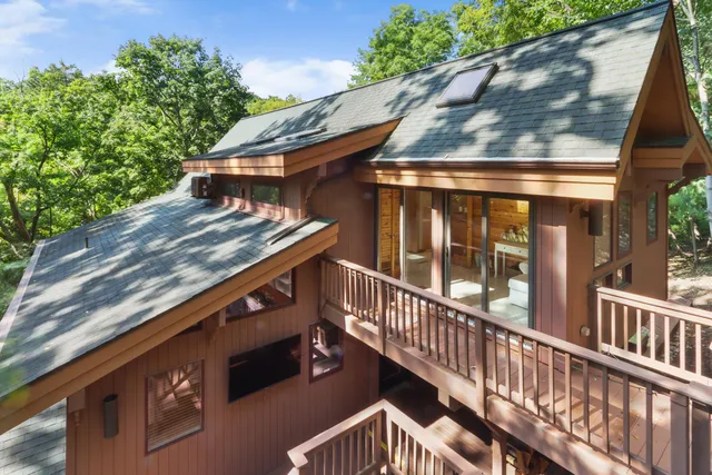 $1,400,000 | 450 North Lower Gardens Road, Fontana, WI 53125