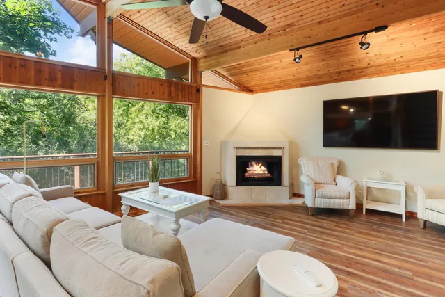 $1,400,000 | 450 North Lower Gardens Road, Fontana, WI 53125