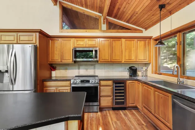 $1,400,000 | 450 North Lower Gardens Road, Fontana, WI 53125