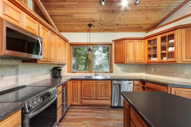 $1,400,000 | 450 North Lower Gardens Road, Fontana, WI 53125