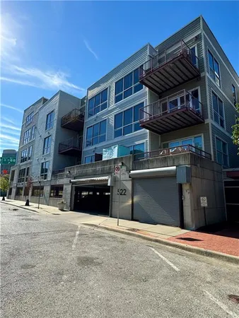 $325,000 | 522 Locust Lane, Unit 302, Kansas City, MO 64106