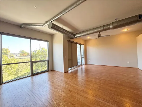 $325,000 | 522 Locust Lane, Unit 302, Kansas City, MO 64106