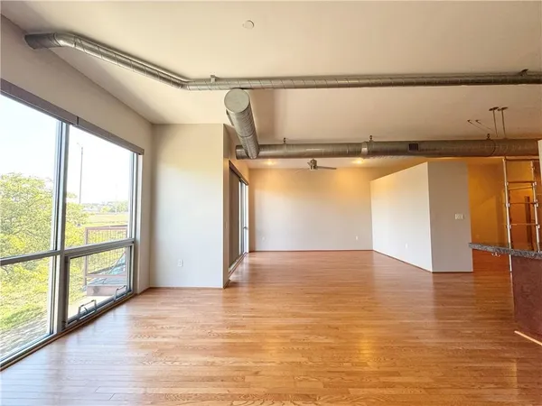 $325,000 | 522 Locust Lane, Unit 302, Kansas City, MO 64106
