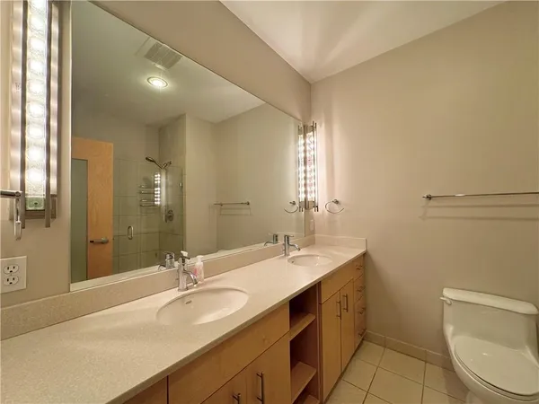 $325,000 | 522 Locust Lane, Unit 302, Kansas City, MO 64106