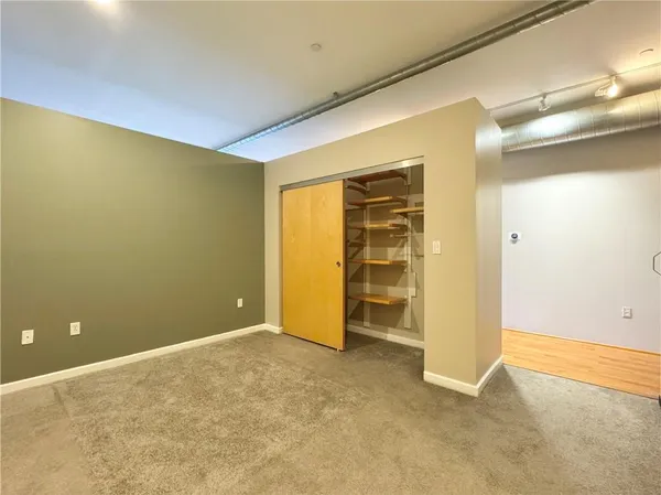 $325,000 | 522 Locust Lane, Unit 302, Kansas City, MO 64106