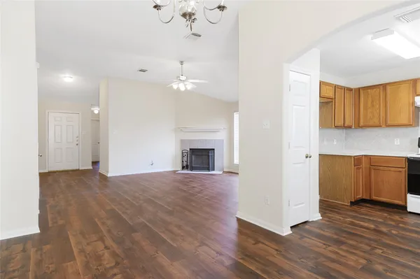 $1,475 | 203 Paradise Lane, Montgomery, TX 77356