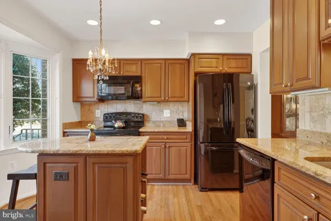 $659,900 | 6507 Kemper Lakes Court, Alexandria, VA 22312