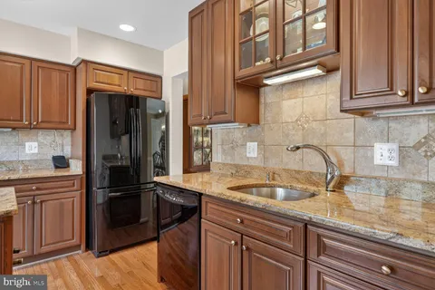 $659,900 | 6507 Kemper Lakes Court, Alexandria, VA 22312