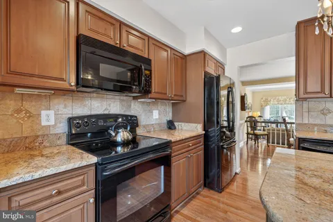 $659,900 | 6507 Kemper Lakes Court, Alexandria, VA 22312