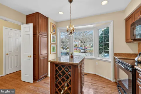 $659,900 | 6507 Kemper Lakes Court, Alexandria, VA 22312