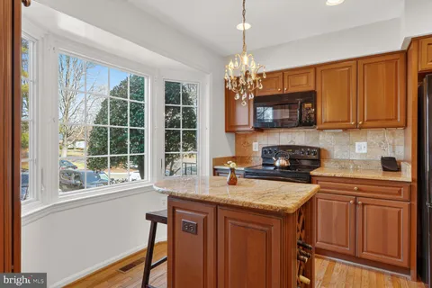 $659,900 | 6507 Kemper Lakes Court, Alexandria, VA 22312