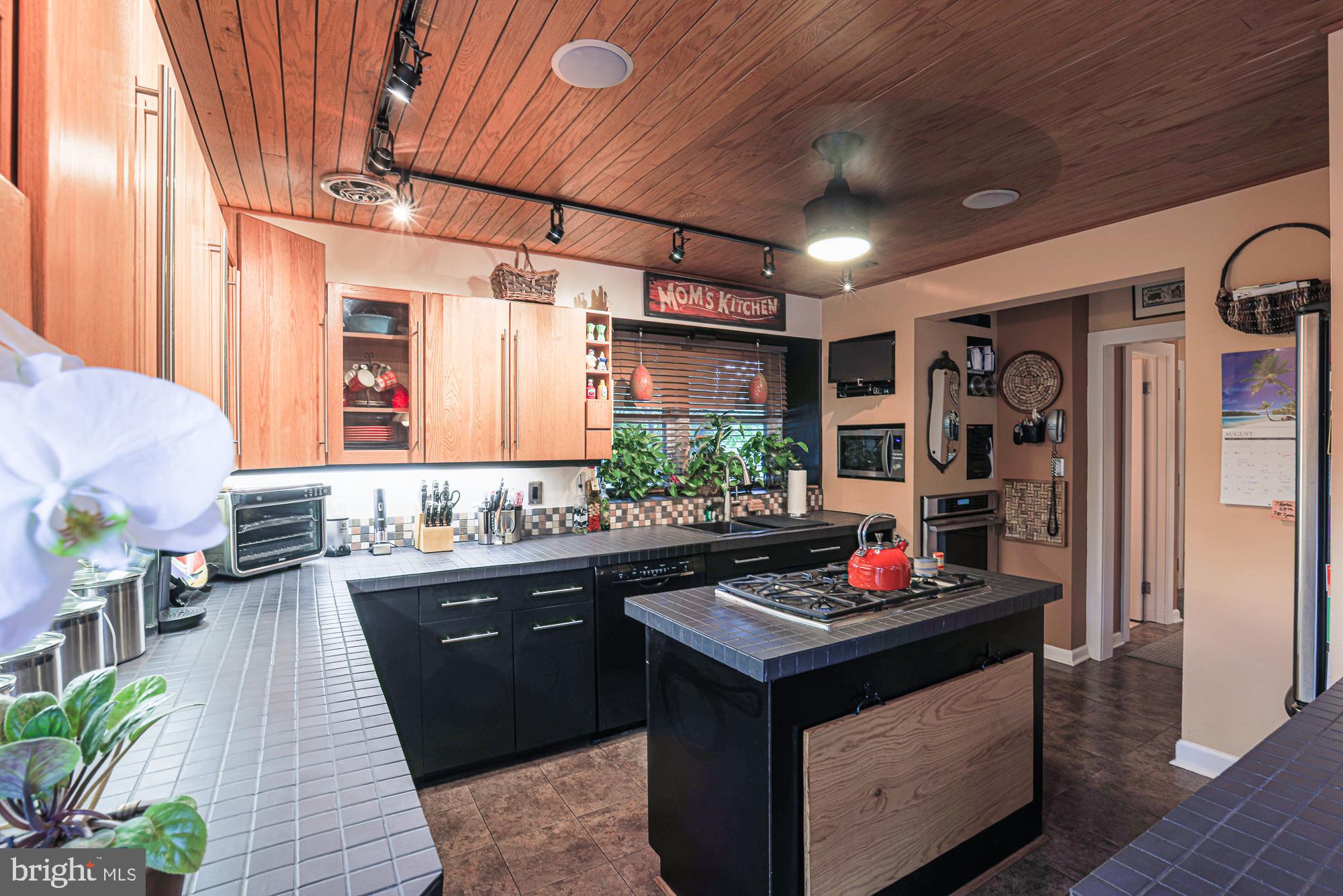 6807 Pimlico Drive Baltimore, MD 21209 - Photo 13 of 77 Gourmet Kitchen