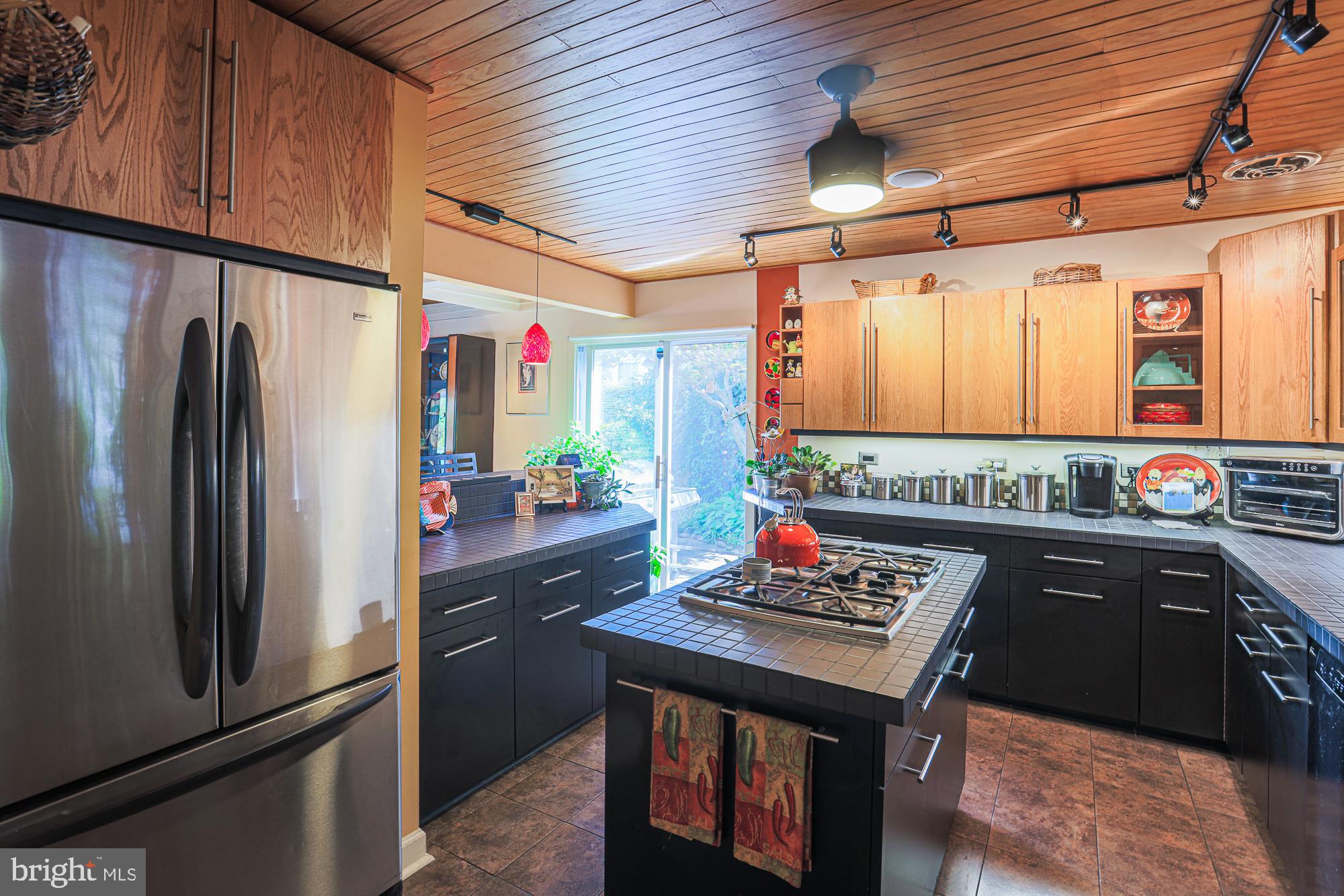 6807 Pimlico Drive Baltimore, MD 21209 - Photo 17 of 77