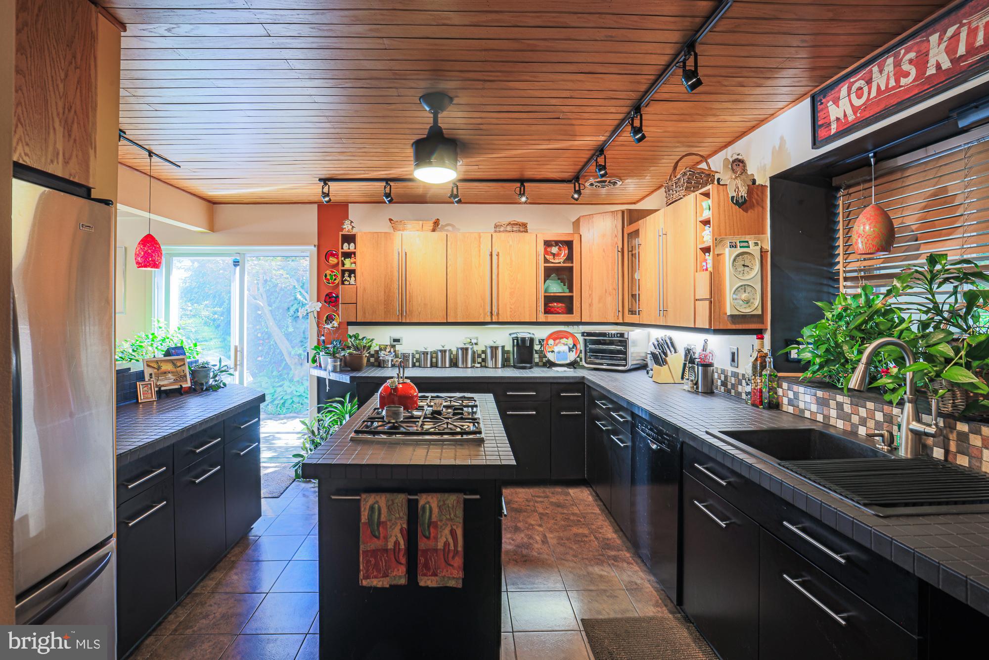 6807 Pimlico Drive Baltimore, MD 21209 - Photo 18 of 77