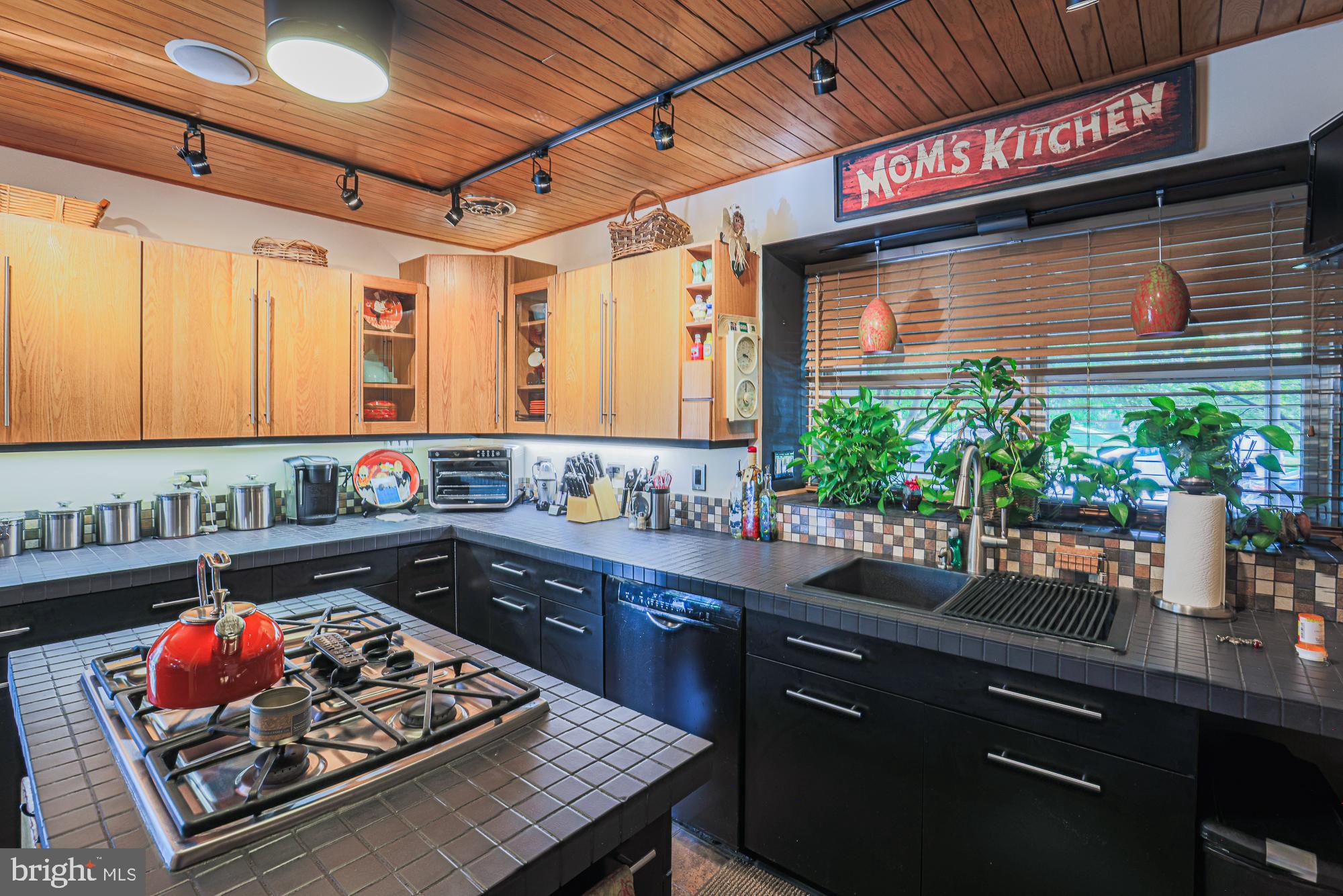 6807 Pimlico Drive Baltimore, MD 21209 - Photo 19 of 77