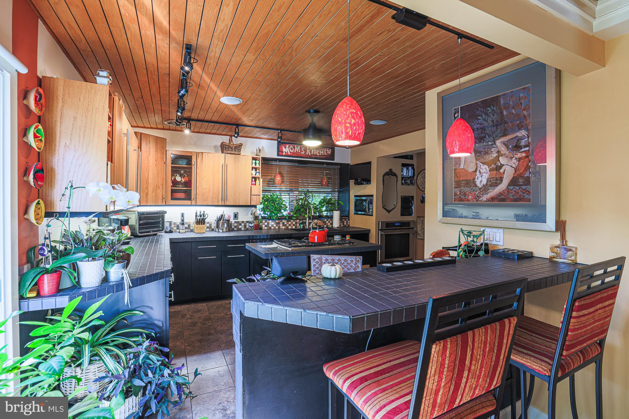 6807 Pimlico Drive Baltimore, MD 21209 - Photo 10 of 77 Breakfast Bar