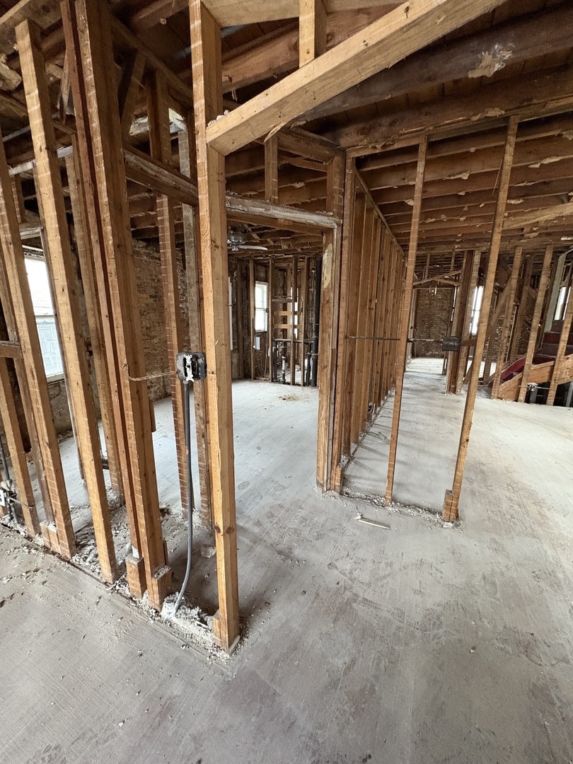 8325 South Cregier Avenue Chicago, IL 60617 - Photo 2 of 9