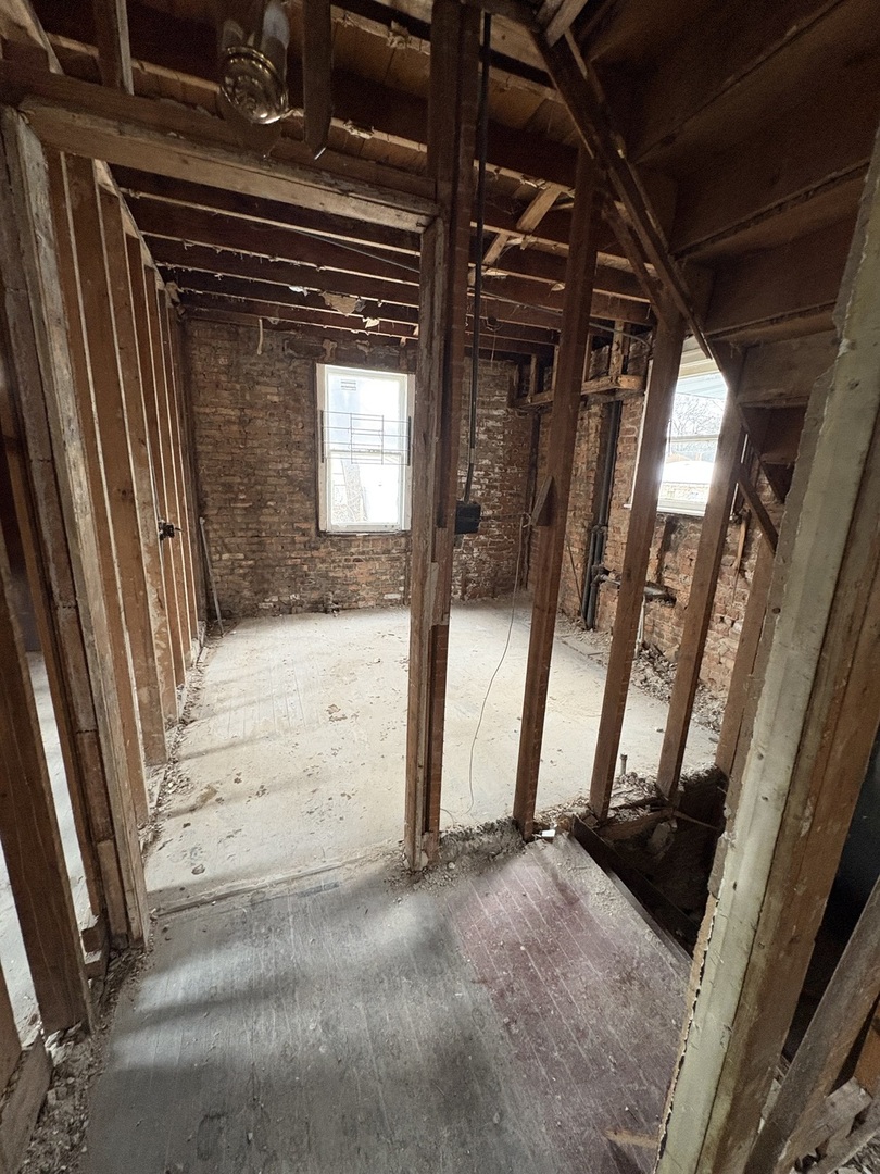 8325 South Cregier Avenue Chicago, IL 60617 - Photo 3 of 9