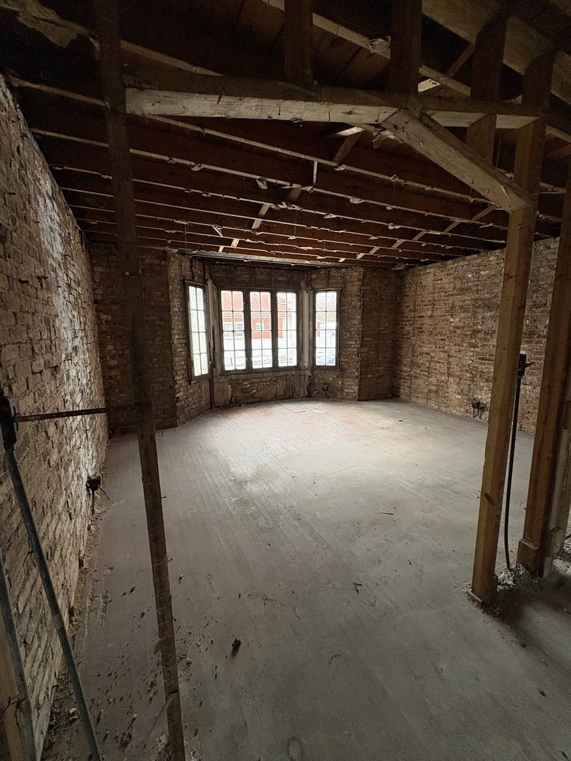 8325 South Cregier Avenue Chicago, IL 60617 - Photo 4 of 9