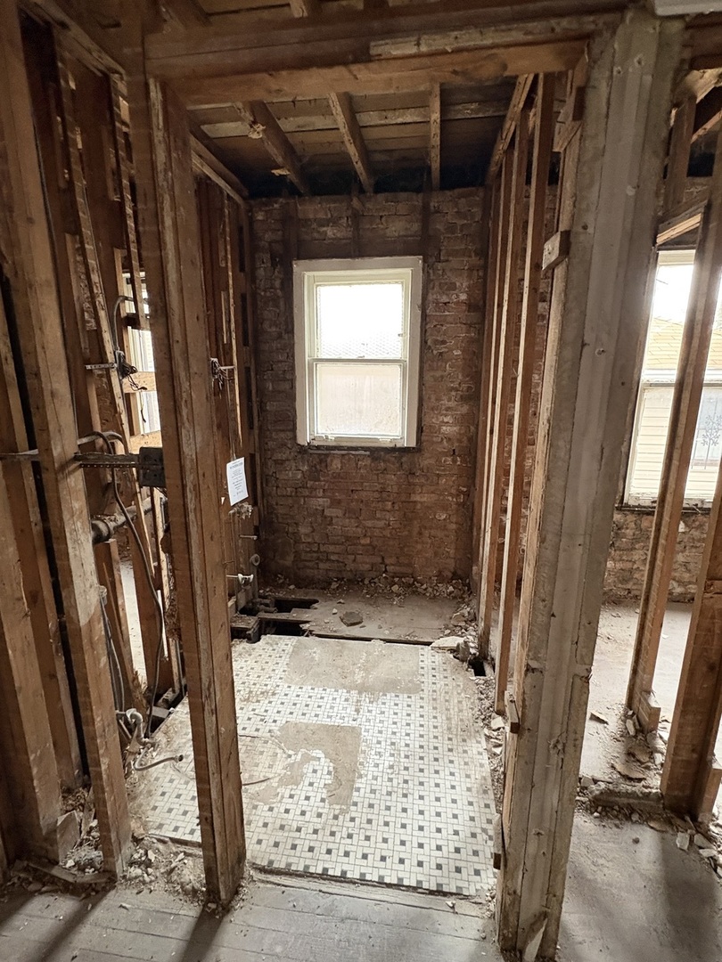 8325 South Cregier Avenue Chicago, IL 60617 - Photo 5 of 9