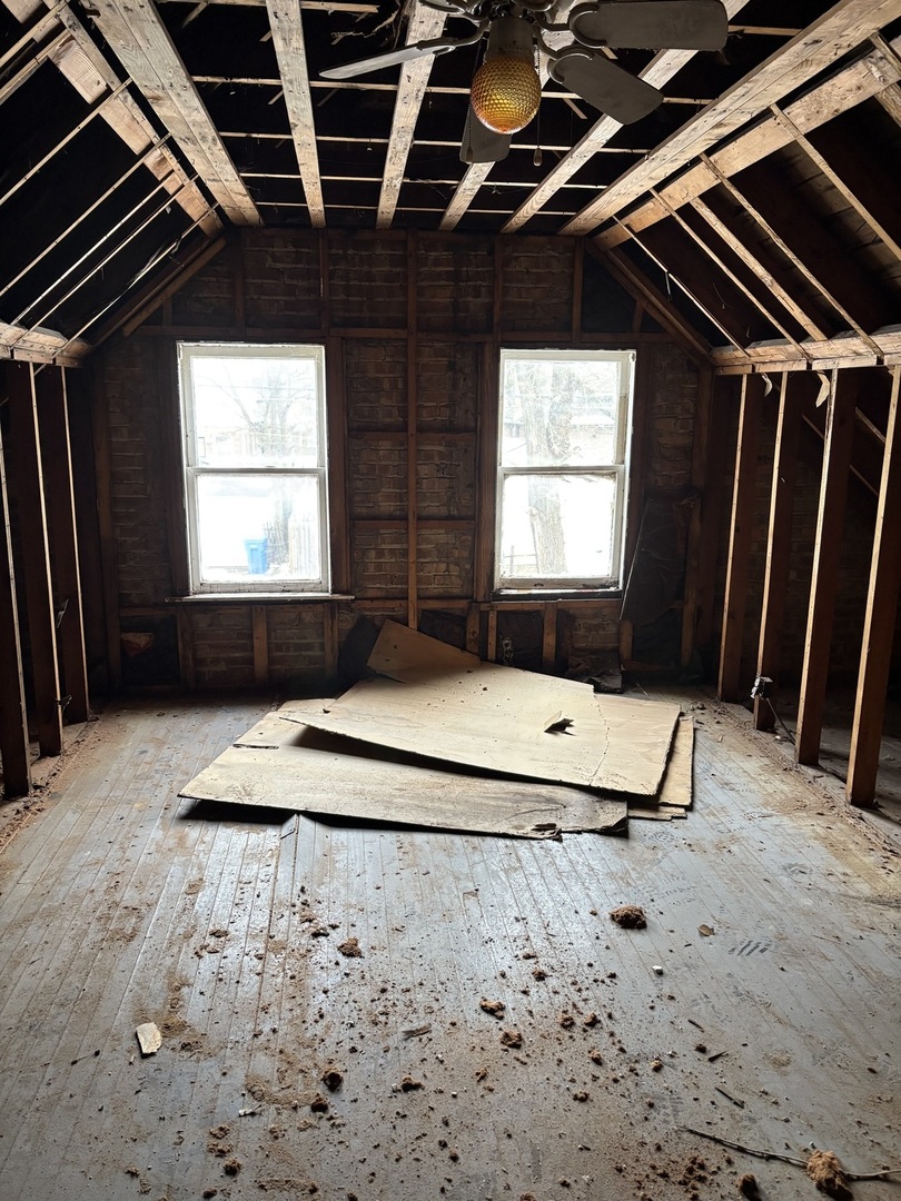 8325 South Cregier Avenue Chicago, IL 60617 - Photo 6 of 9