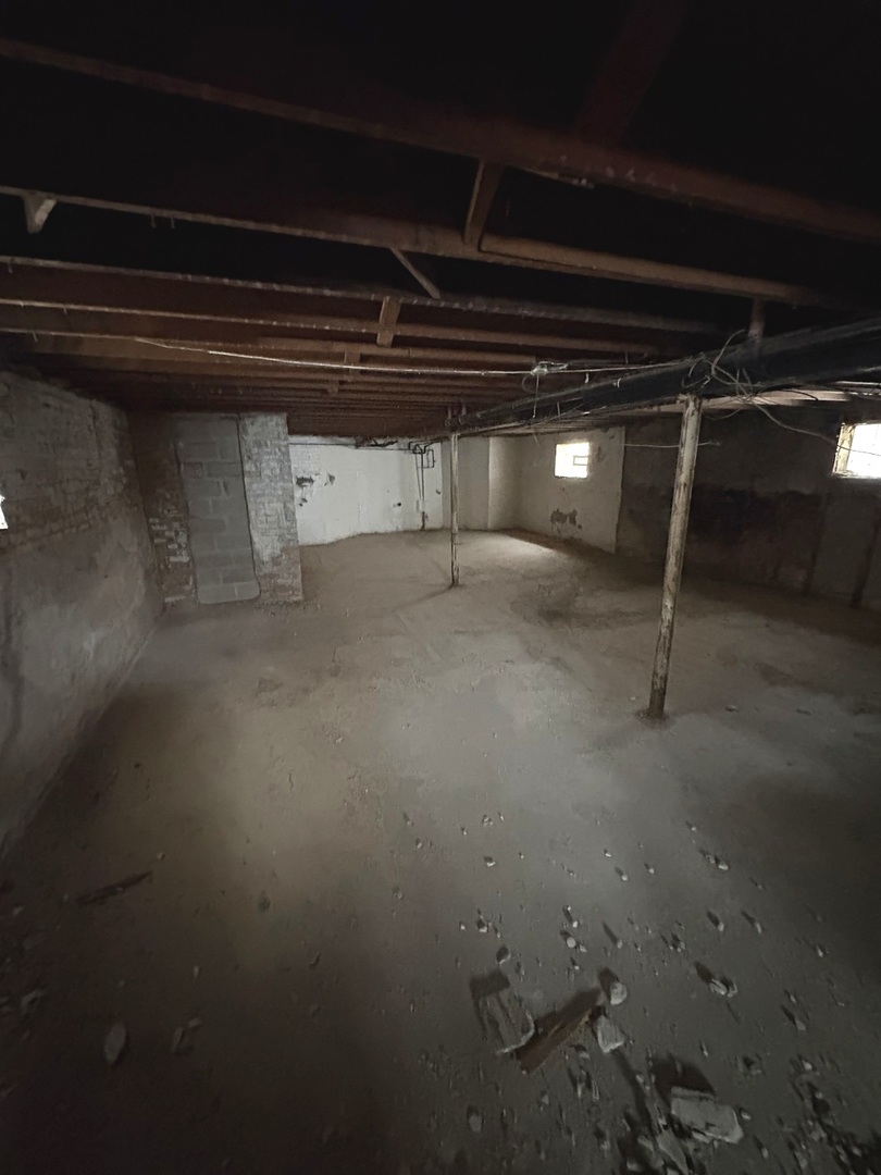 8325 South Cregier Avenue Chicago, IL 60617 - Photo 7 of 9